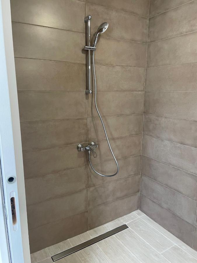 Holiday home Maison Fleurs De Lys, Climatisee, Wifi Et Parking Privee Gratuit, Lave-linge, Vernon Giverny