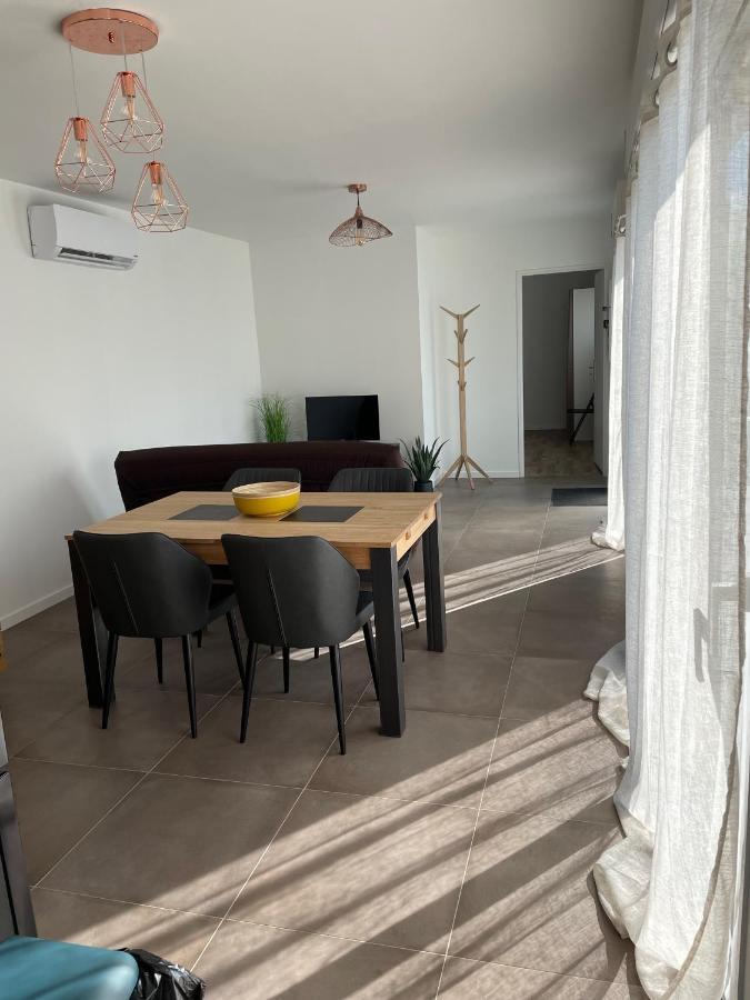 Holiday home Maison Fleurs De Lys, Climatisee, Wifi Et Parking Privee Gratuit, Lave-linge, Vernon Giverny Vernon (Eure)